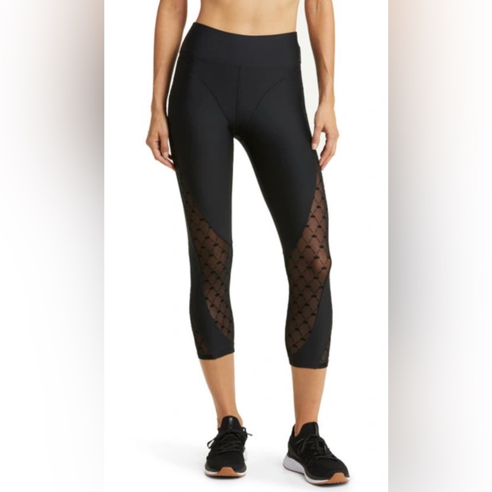black alo yoga logo leggings